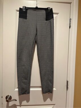Studio 253 Black & White Chevron Ponte Pants